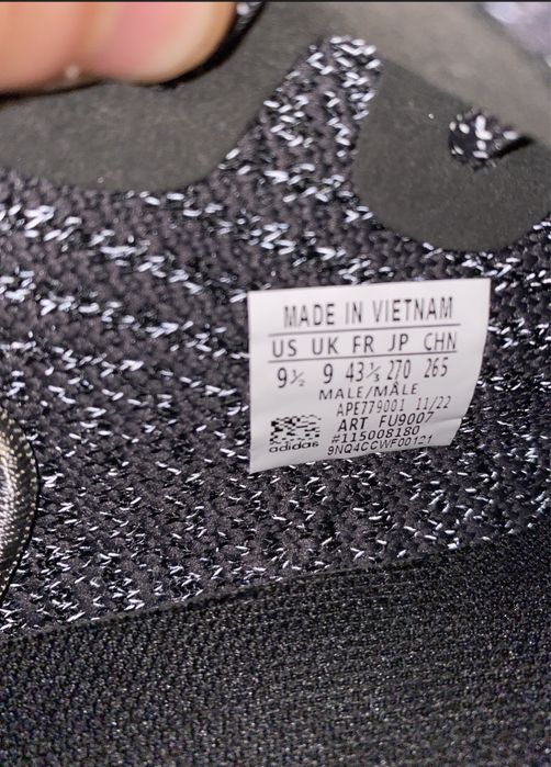 Vând yeezy 350 boost black reflective