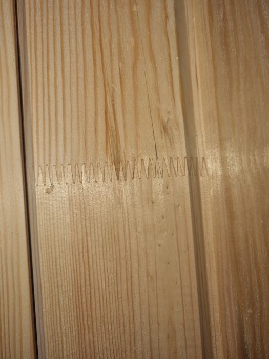 Lambriu pin fara noduri(imbinat in dinti)