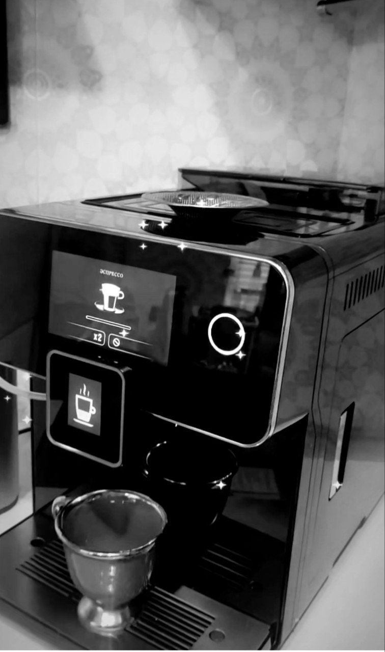 Koffe mashinka  sensrniy avtamatichskiy xolati juda zor 10 yili garant