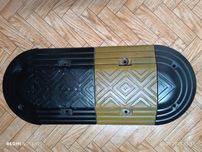 Лежачий полицейский Б/У. 7.5метра черно-желтый.