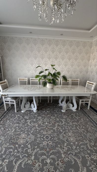 Стол со стульями