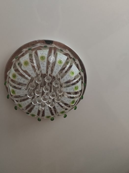 Продам люстру в отличном состоянии