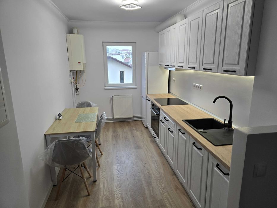 Inchiriez apartament 3 camere, zona centrala (Dioda) - 480 Eur/luna