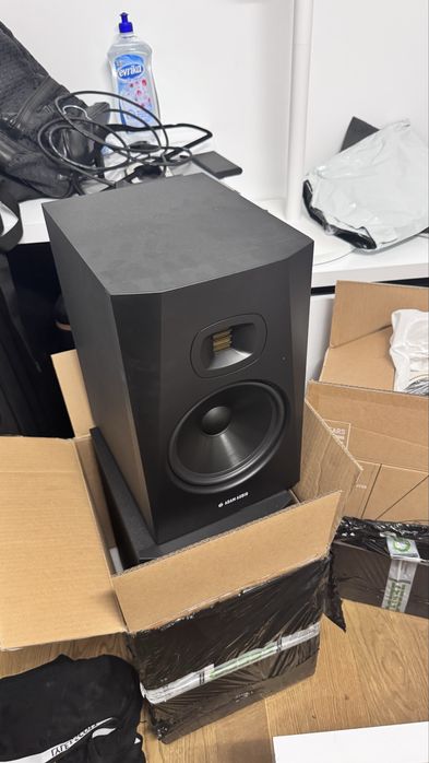 Vans monitore Adam Audio T8V 8” in garantie Inca 4 Ani