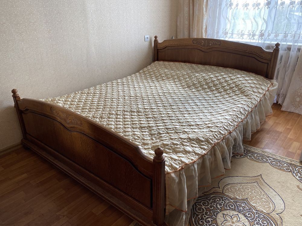 Продам кровать из настоящего дерева, размеры 200/180