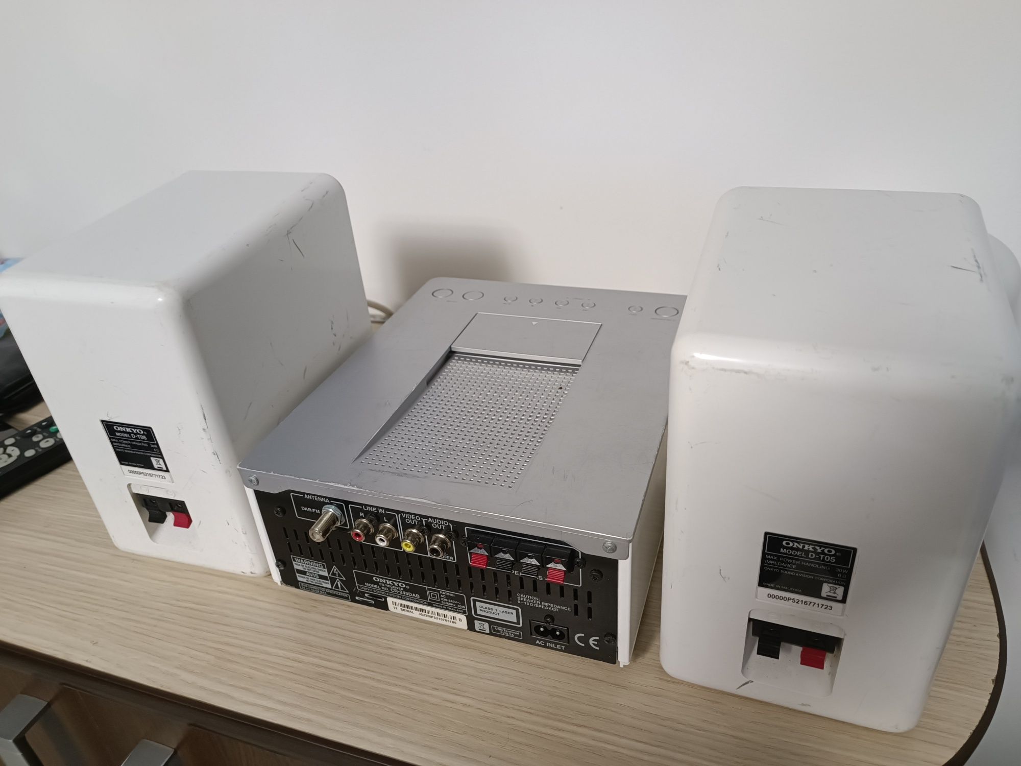 Amplificator compact cu CD Onkyo CR-245 + boxe Onkyo D-T05