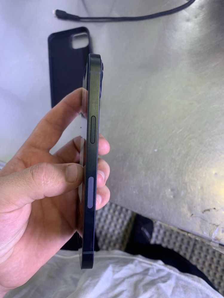 Айфон  IPhone 13