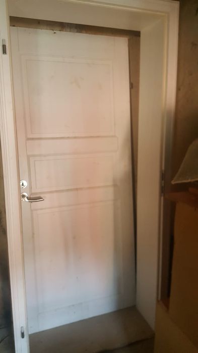 Vând ușa pentru camera.