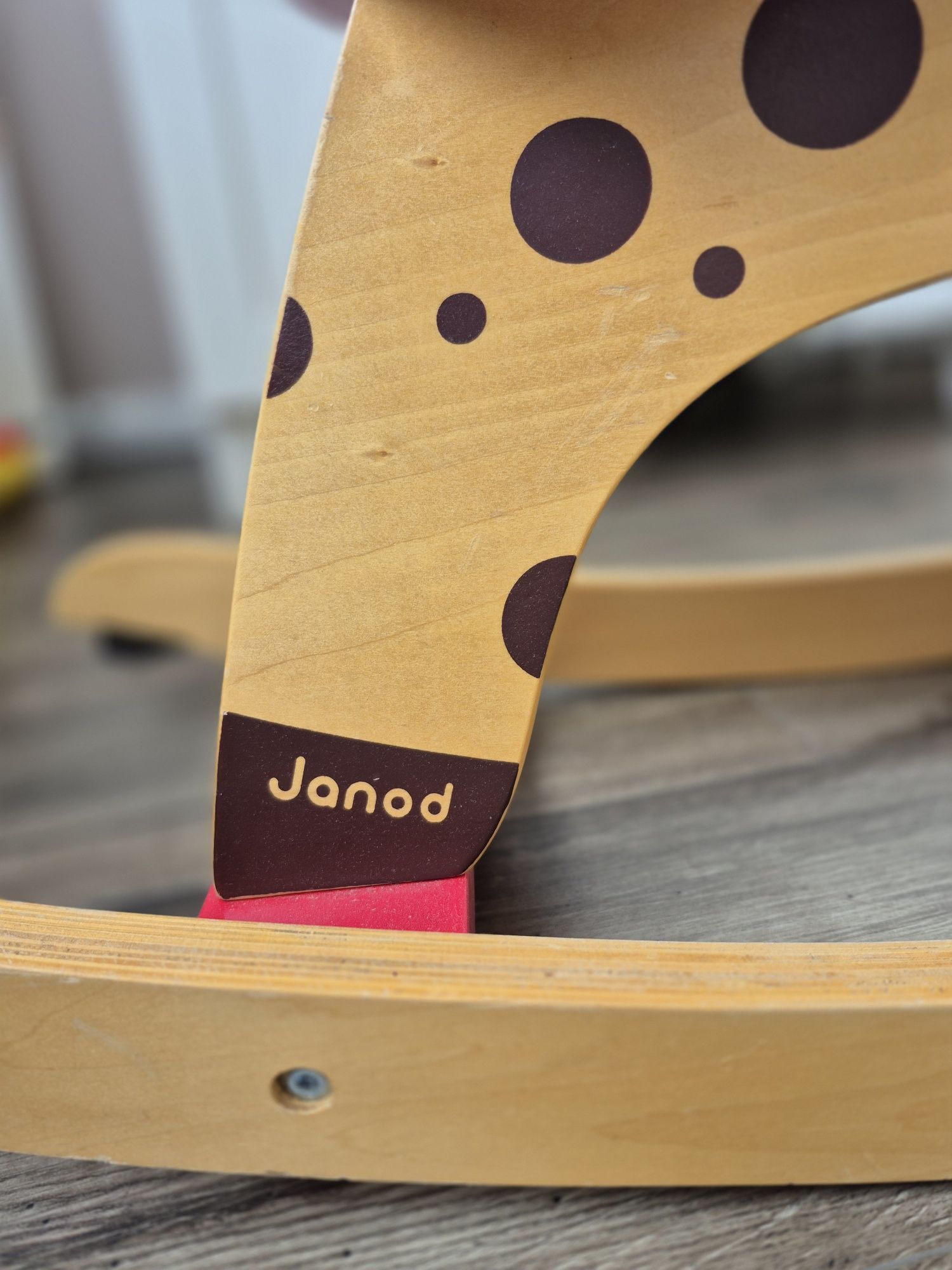Продавам дървено люлеещо конче на Janod