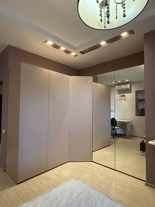 Продам Шкаф угловой