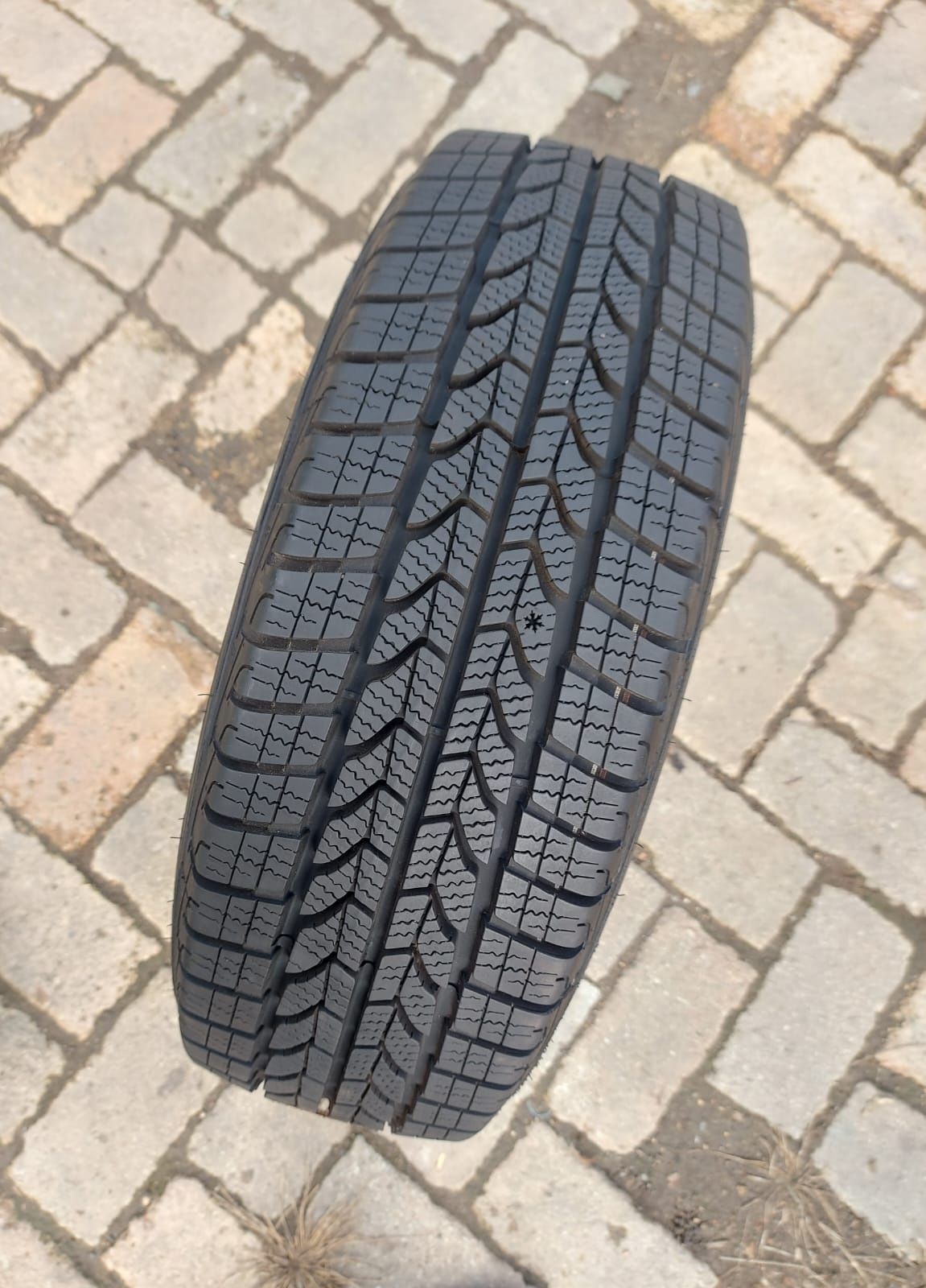 O bucată 205/65 R16C M+S iarnă - una Goodyear Vredestein Bridgestone