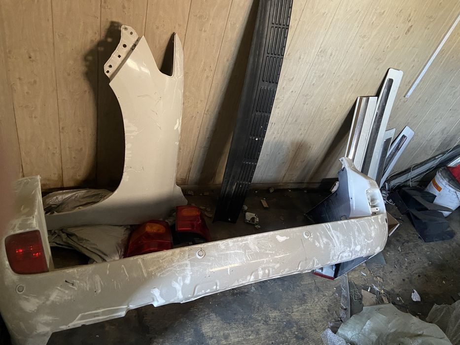 Бампер ланд крузер 200 фары пара крышка багажника с фарами