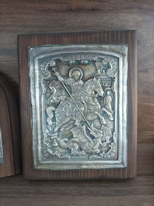 Посребрена икона