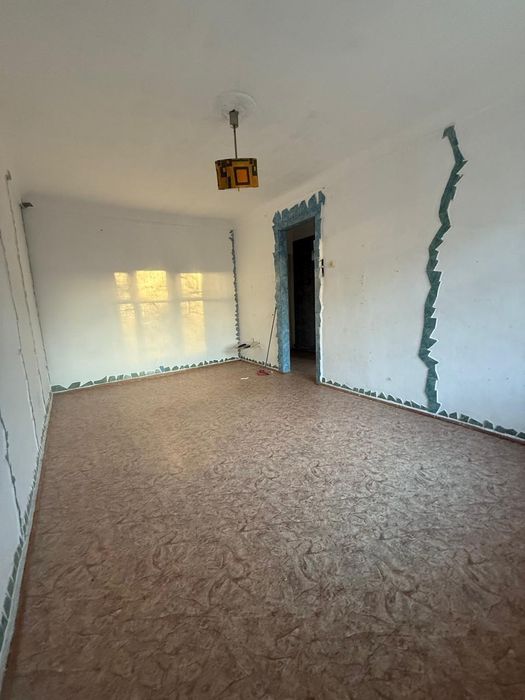 Продаётся 1 кв р-н Достык Молл 2ой этаж