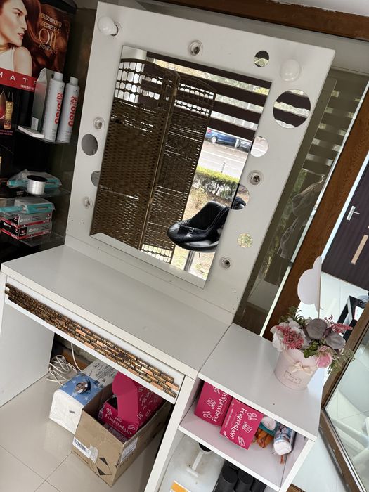 Vand masa de machiaj