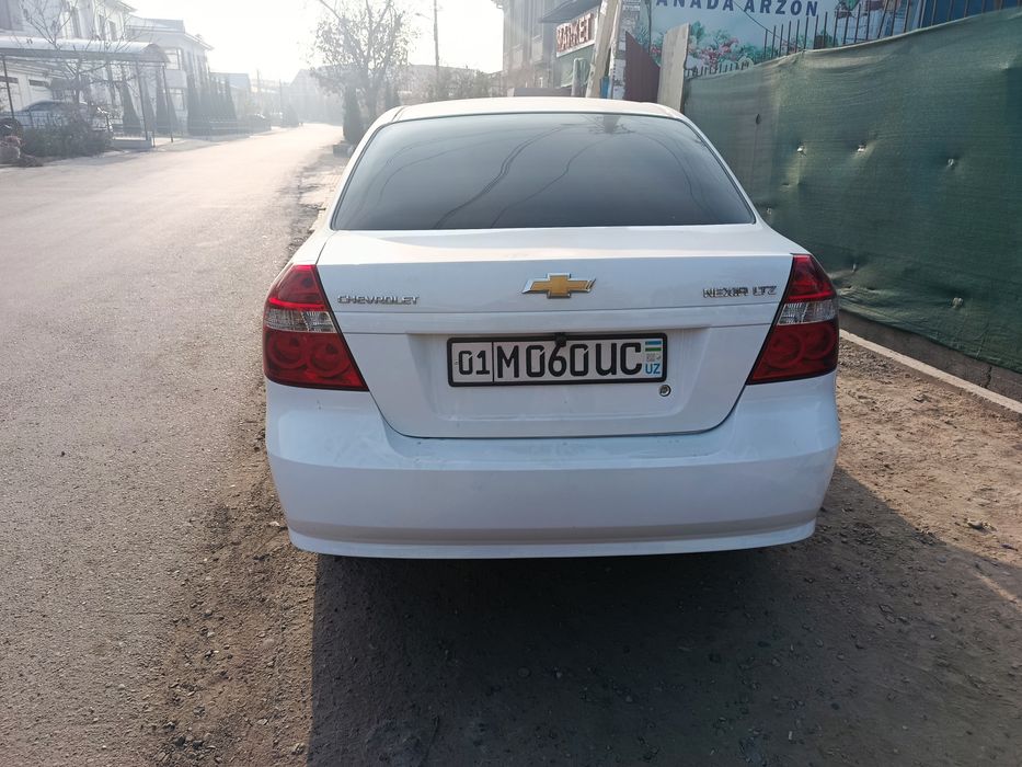 Nexia 3  avtomat srochna sotiladi