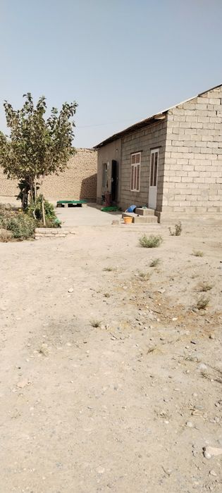 Sentr kamaz 4 xona uy sotiladi 3 xonasi tayyor bitgan