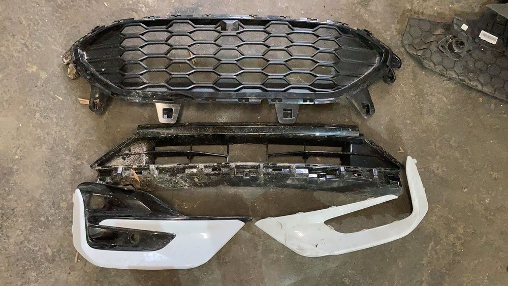 Grila proiector Ford Kuga 3 ST 2020 - 2023 Grile Stanga dreapta