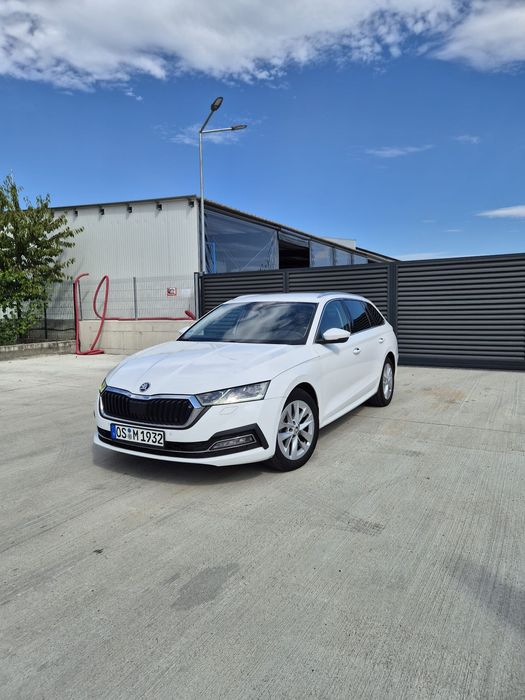 Skoda Octavia Faruri Matrix, 2.0 diesel-2021-150 CP-Bord Virtual