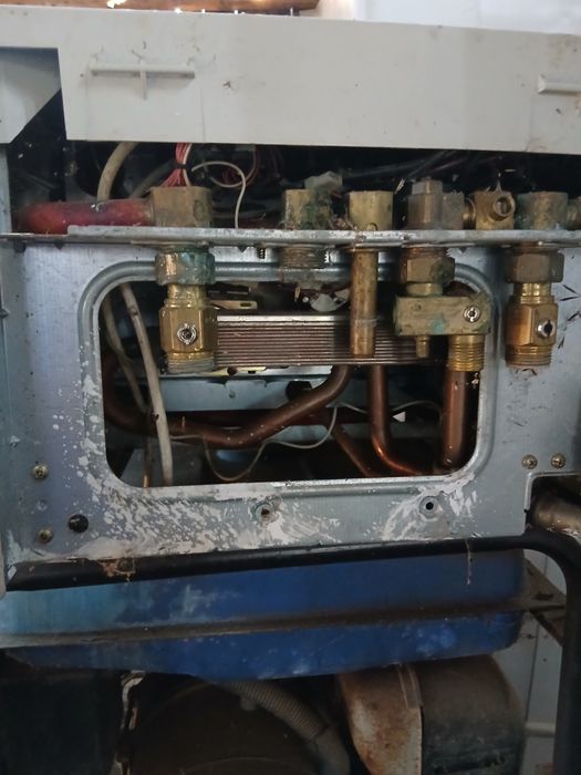 Vind doua centrale ptr.piese