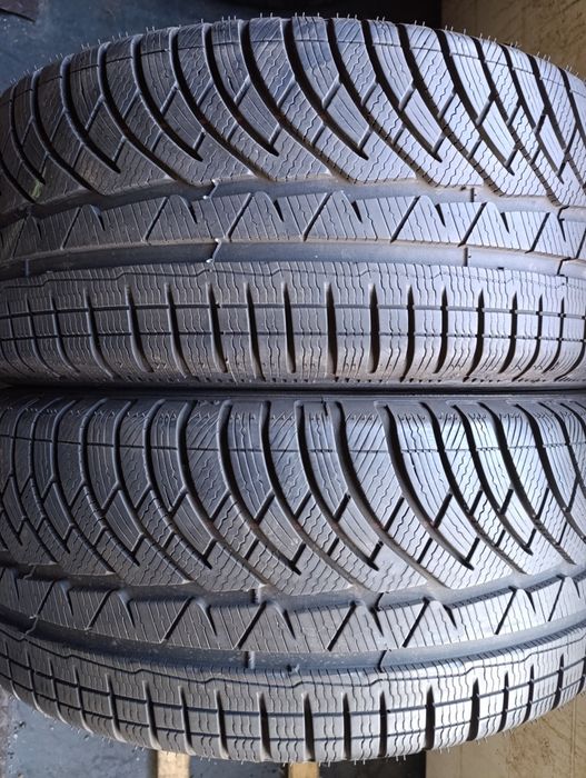 Anvelope de iarnă 235 45 19 Michelin dot 2020