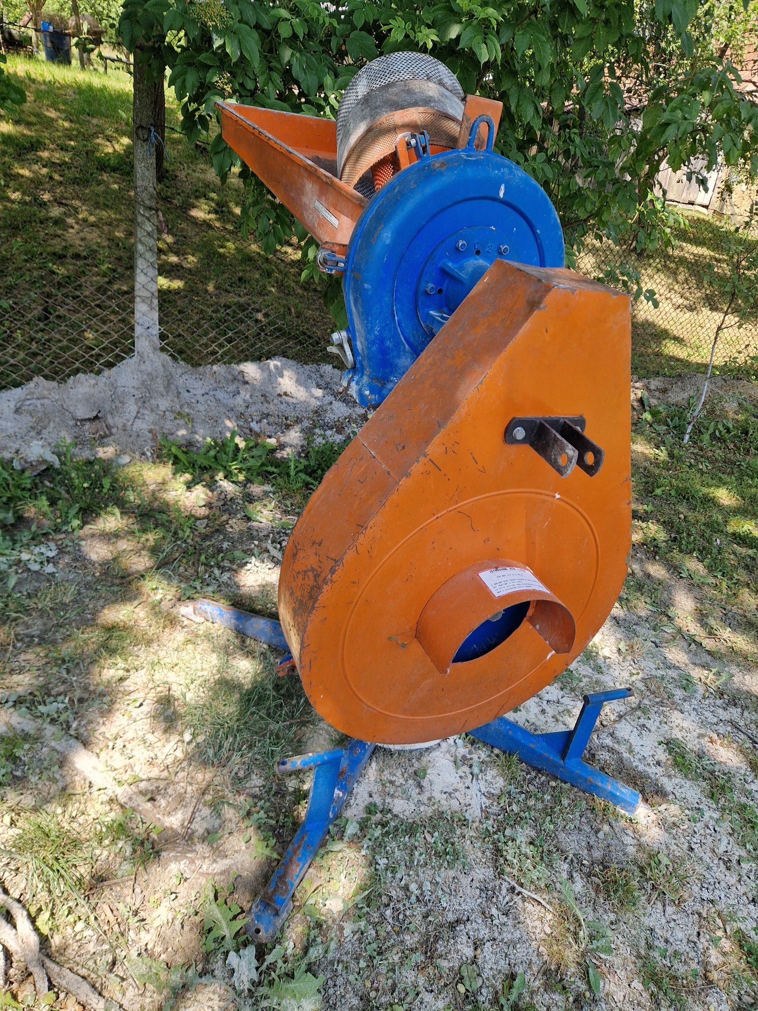 Moară cu ciocanele după Tractor