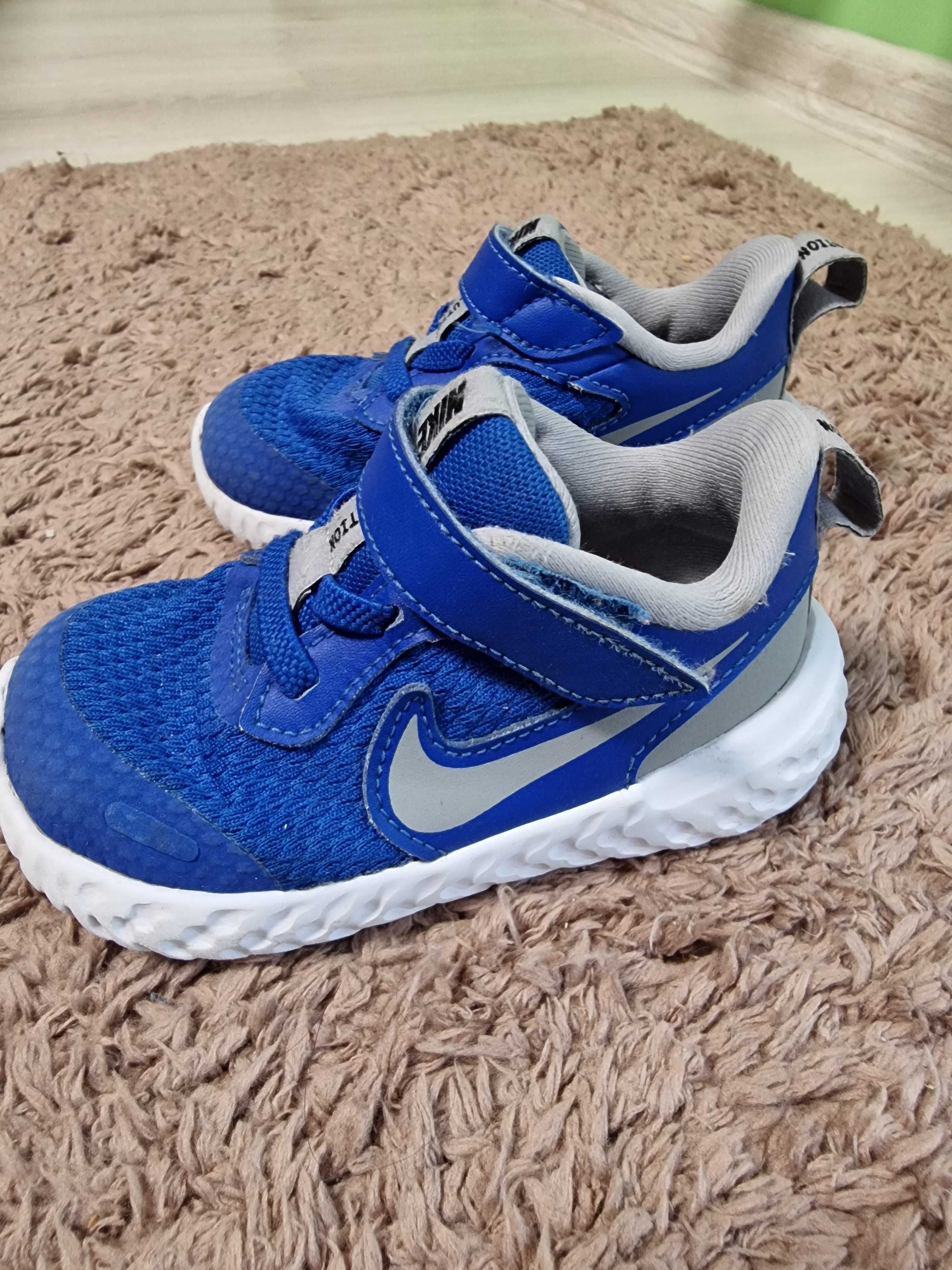 Детски маратонки за момче NIKE Revolution, 22 номер