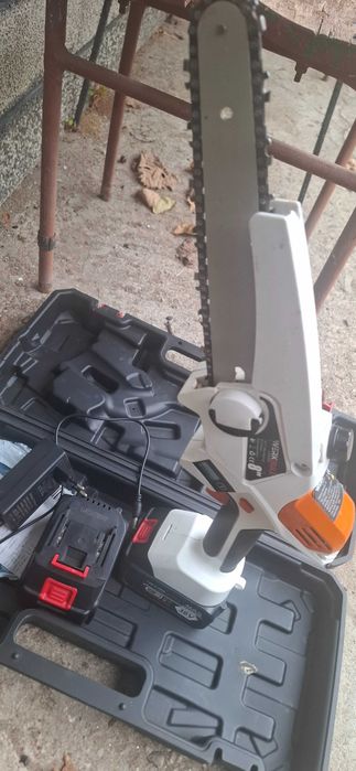 Верижен трион на батерия