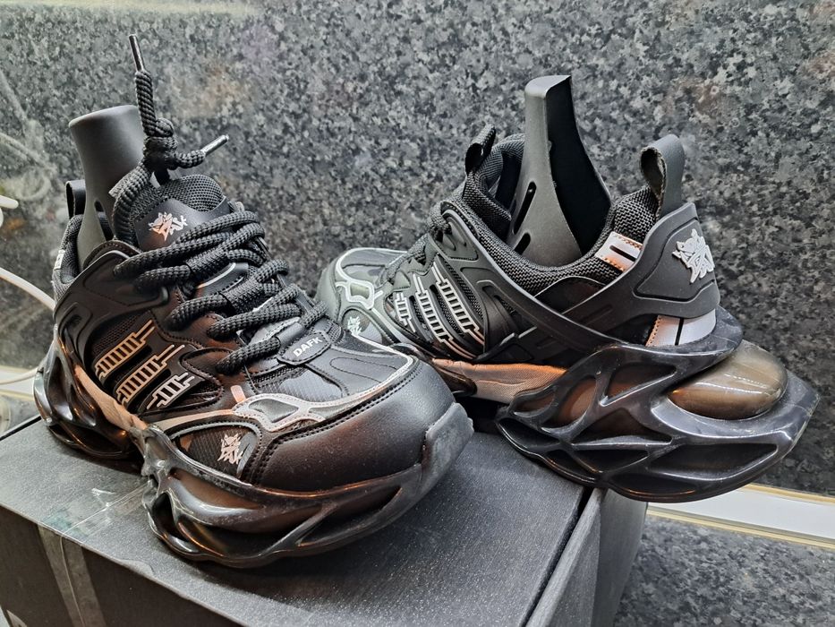 Продавам тези чисто нови мъжки маратонки закупени от Германия оригинал