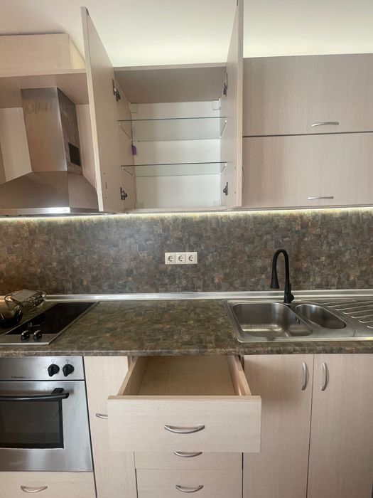 Кухня 4м с островче и уреди Electrolux – много добро състояние – Варна