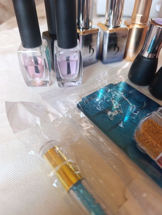 Гел лакове и сетове за декорация