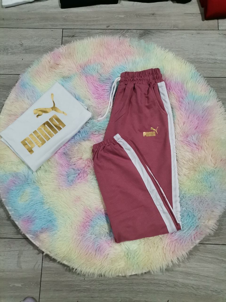 Pantaloni de trening și tricou la set