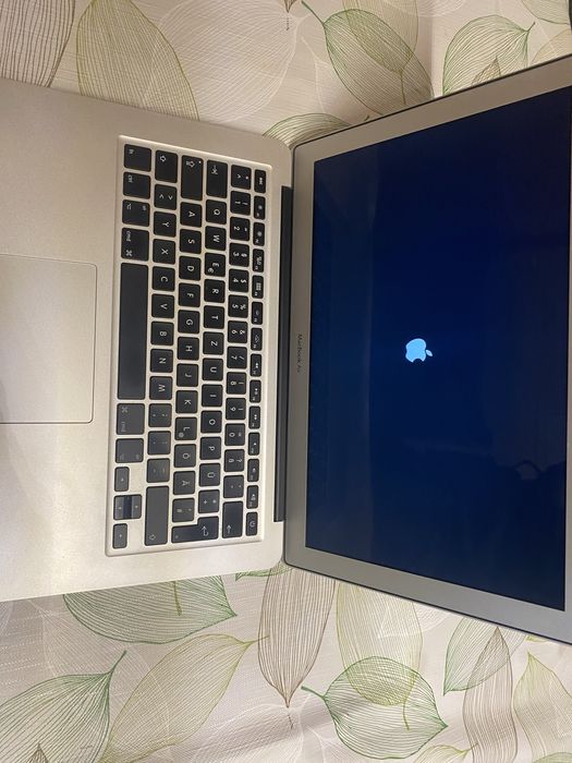 Продавам MacBook Air 13 2014