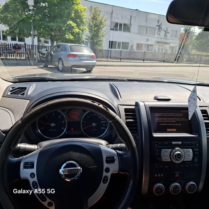 Vând Nissan x-trail Model T31
