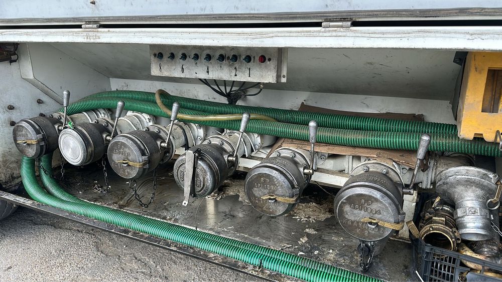 Ansamblu ADR (cap tractor Daf + semiremorcă Schrader)