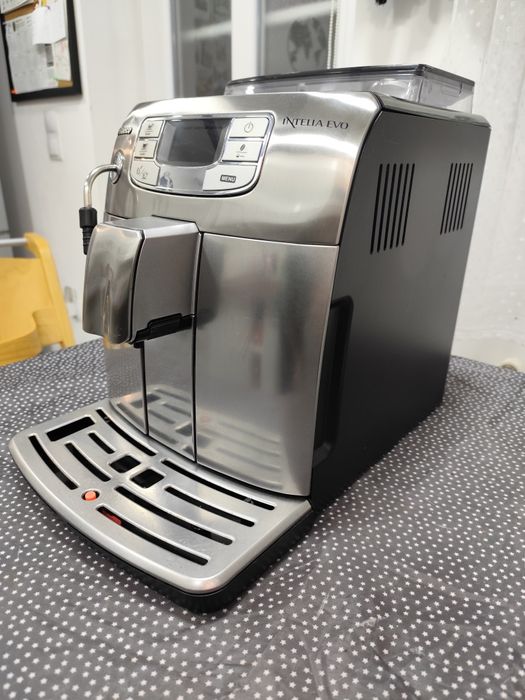 Vând espressor Saeco Intelia Evo