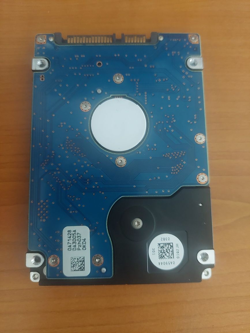 Хард диск Hitachi HDD 7K500 320 GB 2.5"