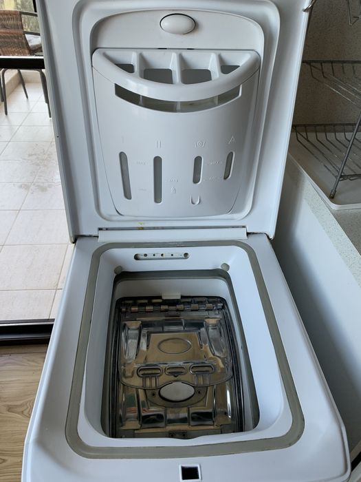 Пералня с горно зарежлане Индезит