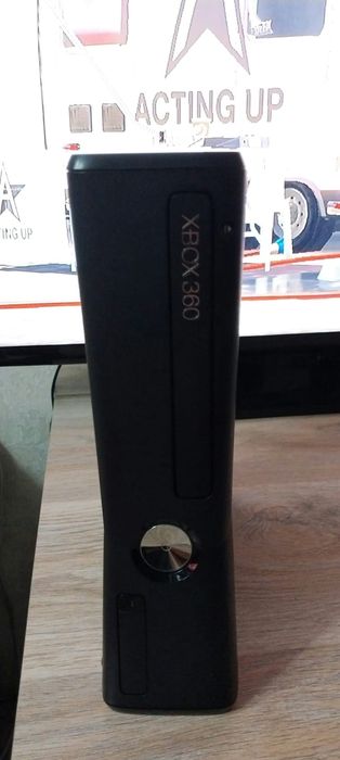 Игровая приставка Xbox 360