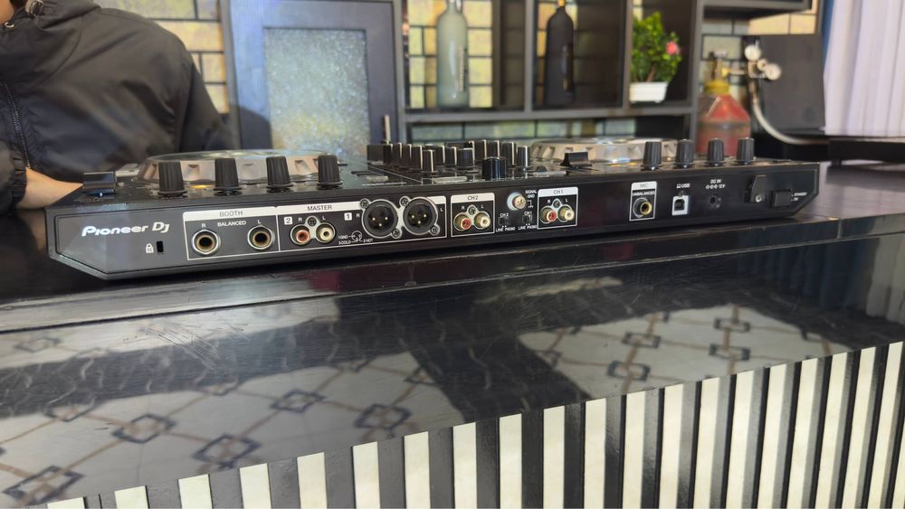Serato Pioner dj DDJ-SR2