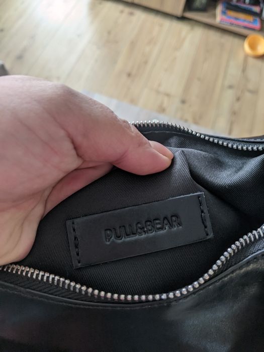 Черна чанта Pull&Bear