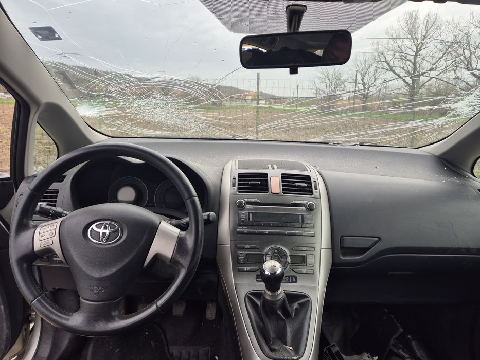 Тойота Аурис 1.6,124,к.с, бензин на части.  Toyota  Auris.