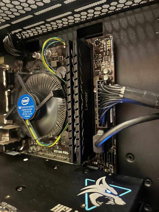 Геймърски компютър Intel Core i3 8300, RX 6600 8GB, 16GB ram