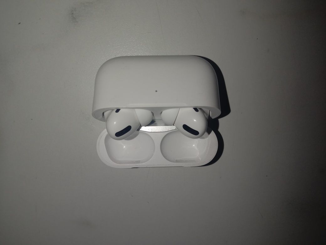 Продаю AirPods..