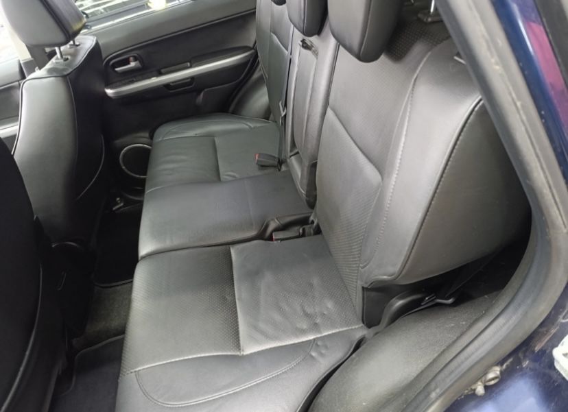 Suzuki Grand Vitara 2.4i Бензин - 2011г.