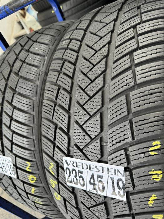 235/45/19 Vredestein M+S