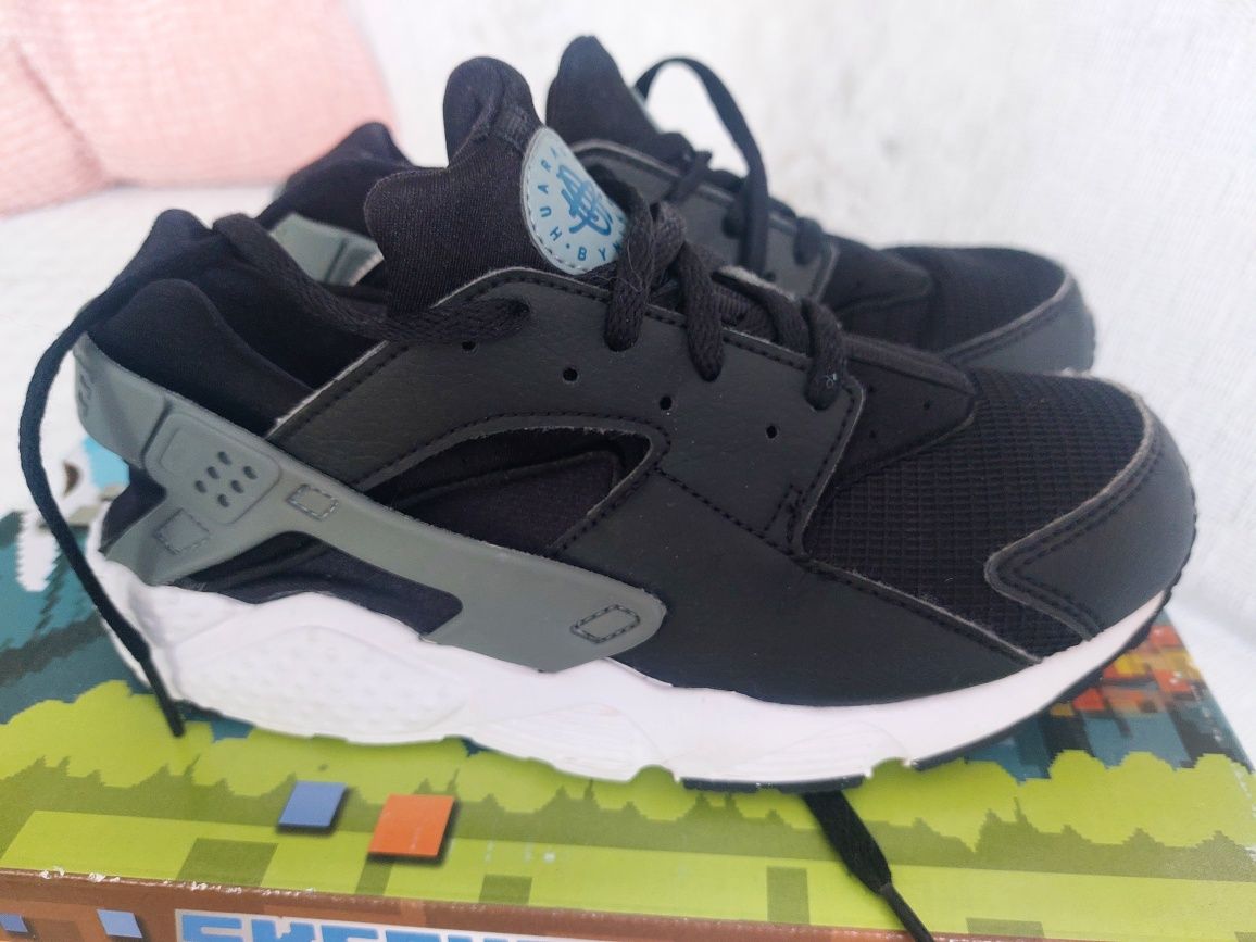 Adidași Nike Huarache Run mărime 35,interior 21,8