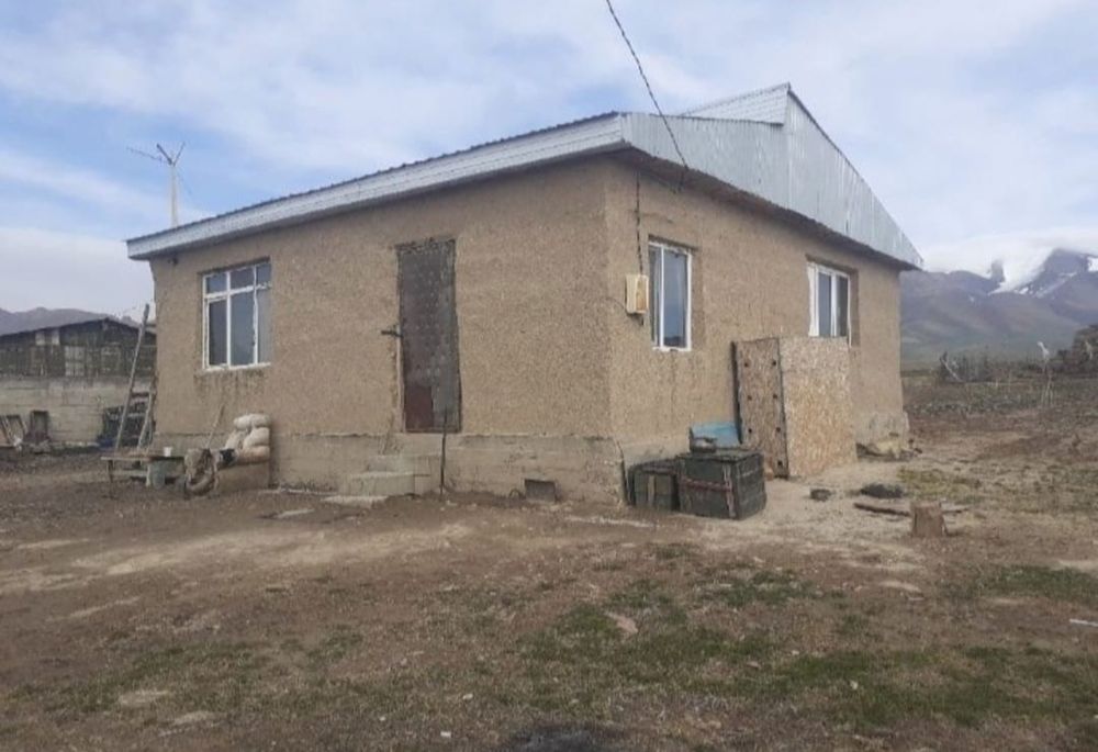 уй сатылады мал устағанға колайлы