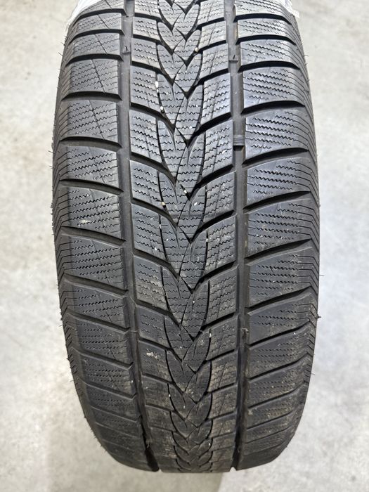 O anvelopa iarna 225 / 55 R 19 Tristar