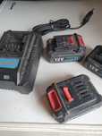 Vand 3 baterii plus incarcator
